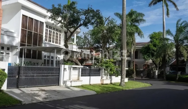Rumah Istimewa Pondok Indah – Hook, 660/600 m², Semi Furnished