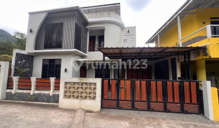 Exclusive Villa in the Puncak Tourist Area - Smart Home & Full Furnish
