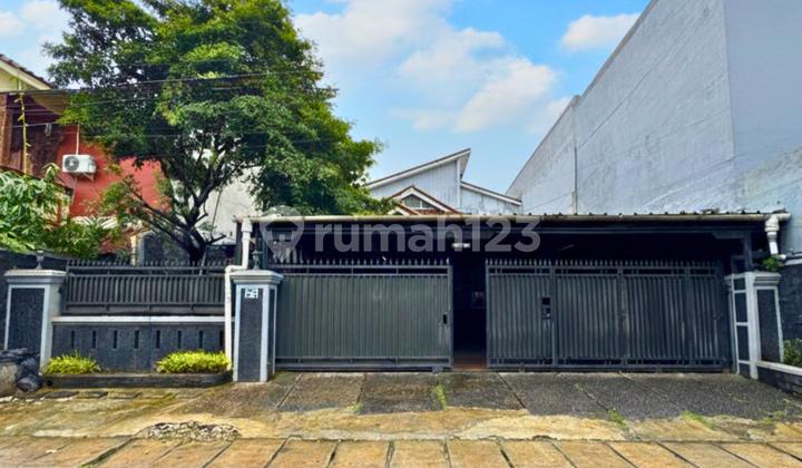 Eksklusif! Rumah Mewah 2 Lantai dengan Ruang Karaoke & Gym - Jakarta Timur