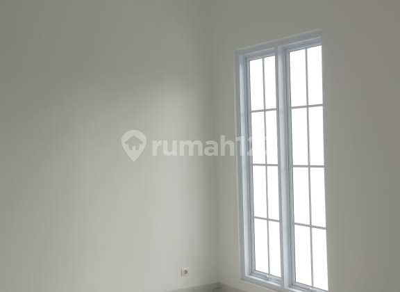 Rumah 2 Lantai di Sektor 1E-Gading Serpong, Tangerang 5