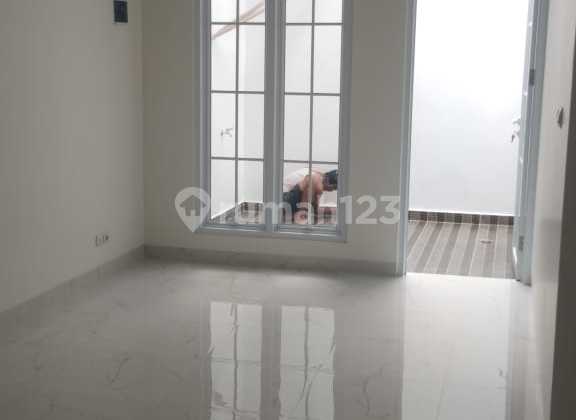 Rumah 2 Lantai di Sektor 1E-Gading Serpong, Tangerang 6