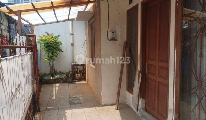 Rumah di Jl. Anggrek, Karet Kuningan
