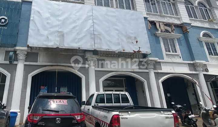 For Sale 3 Story Attached Shop House at a Loss in Gading Serpong