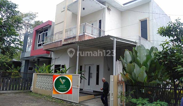 Rumah Sewa 2 Lantai Lantai Tengah Kota (yd)  1