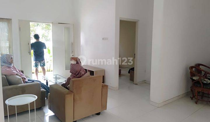 Rumah Sewa 2 Lantai Lantai Tengah Kota (yd)  2