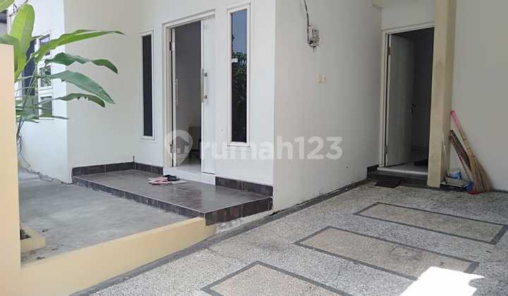 Rumah Sewa 2 Lantai Lantai Tengah Kota (yd)  5
