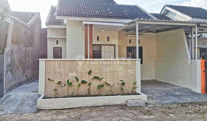 Rumah Modern Minimalis Di Daerah Sumbersari 1