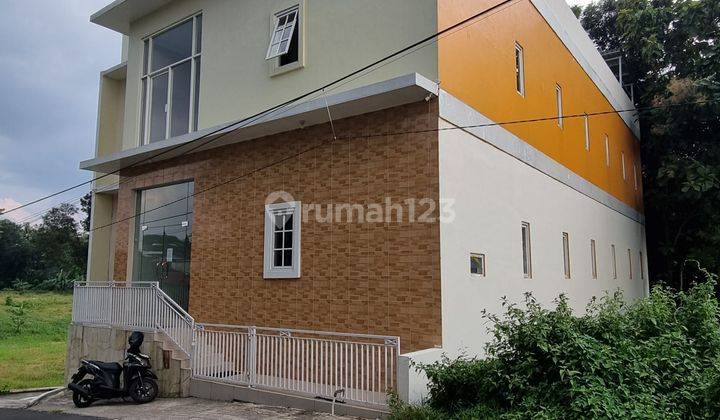 Kost 4 Lantai Eksklusif Selatan Uii Jalan Kaliurang Furnished 1