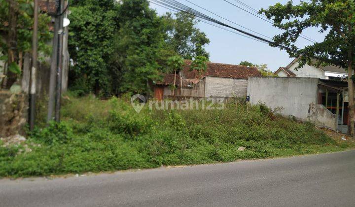 Utara Jalan Stadion Tanah Pinggir Jalan di Maguwoharjo SHM Nego 2