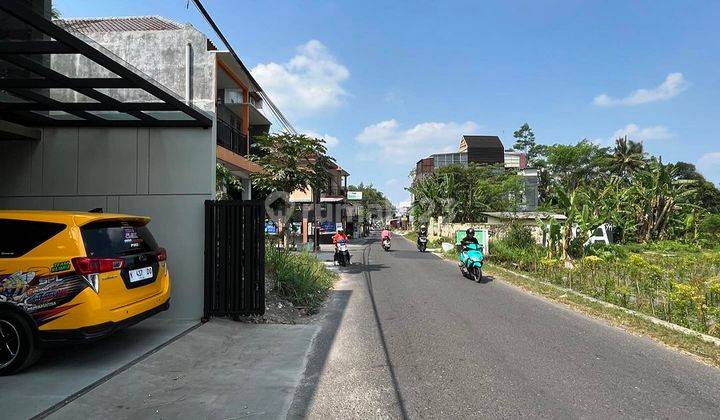 Utara UNRIYO Rumah Baru Siap Huni Furnished Jalan Tajem Maguwo 2