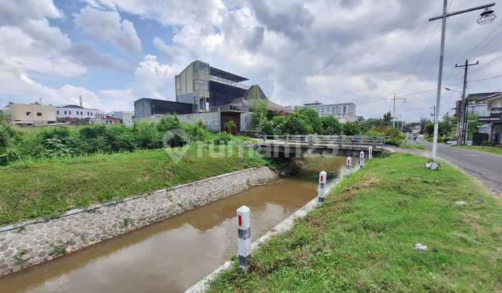 Tanah Murah Area Babarsari Seturan Pinggir Jalan Selokan Mataram