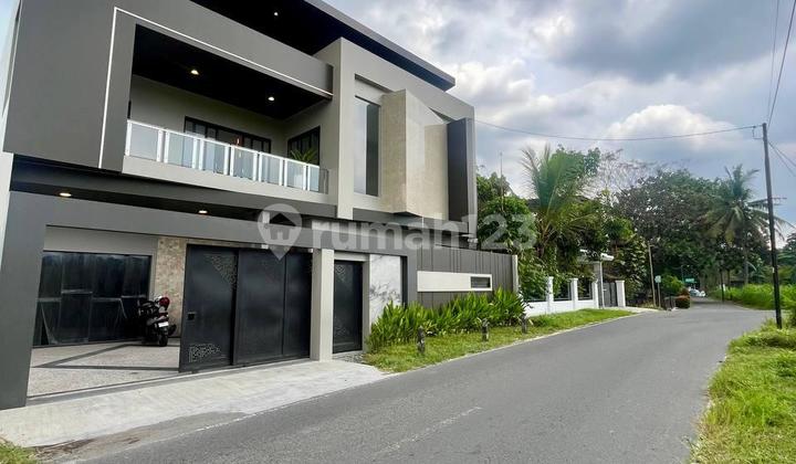 Grand Villa Concept House with Beautiful View Near UII, Kaliurang Road