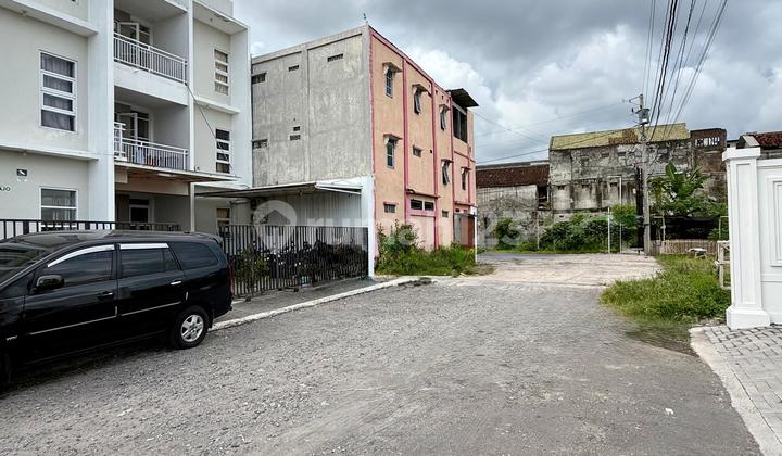 NEW LUXURY STRATEGIC KOST FOR SALE ON JALAN SETURAN 33 ROOMS FURNISHED 2