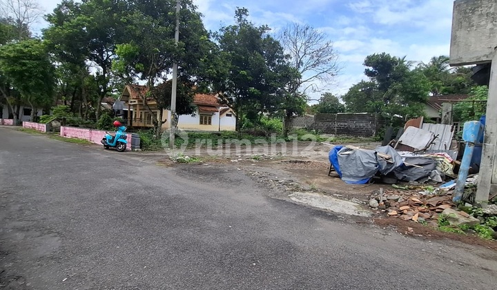 Tanah Dekat Pawon Mbah Gito Jalan Kaliurang Km 11 Selatan Uii