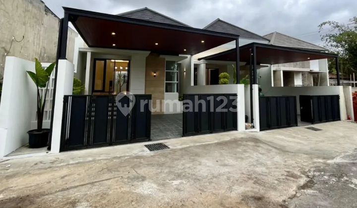 Strategic Ready-to-Occupy House on Tajem Wedomartani Road for 800 Million Strategic Ready-to-Occupy House on Tajem Wedomartani Road for 800 Million