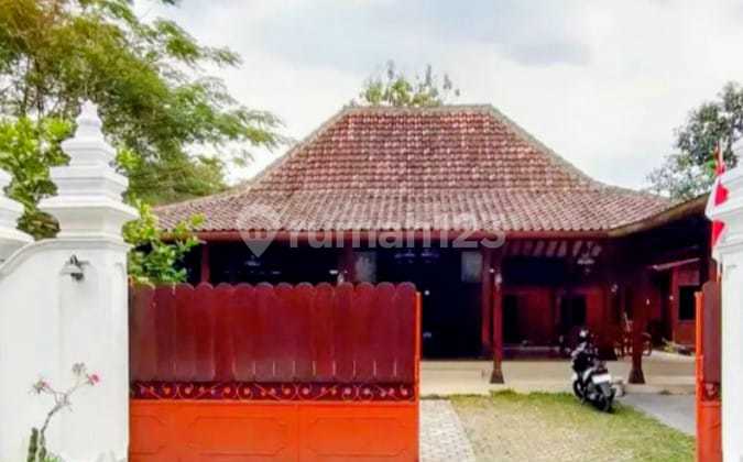 Yogyakarta Villa House Near UII on Kaliurang Street Km 12 Fully Furnished Yogyakarta Villa House Near UII on Kaliurang Street Km 12 Fully Furnished