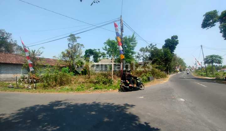 Pinggir Jalan Utama Tanah SHM Timur Pasar Gentan Kaliurang Km 10