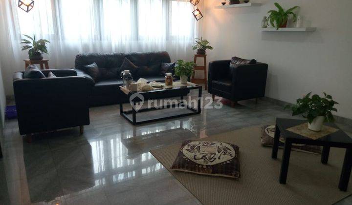 Rumah 3 Lantai Furnished di Ampera Buntu, Jakarta Selatan