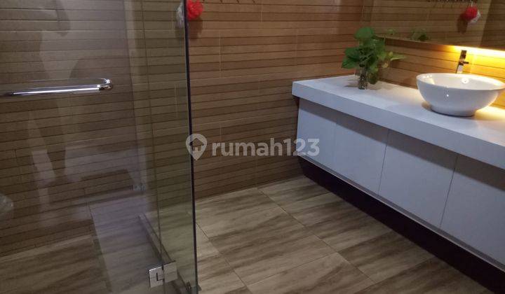 Rumah 3 Lantai Furnished di Ampera Buntu, Jakarta Selatan