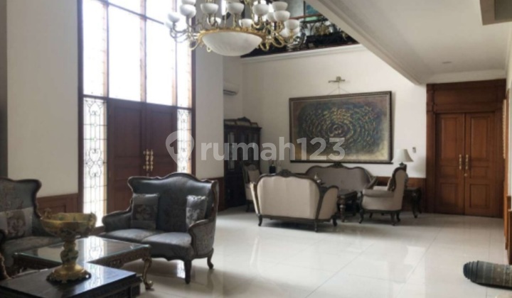 Luxury Batununggal House With Swimming Pool