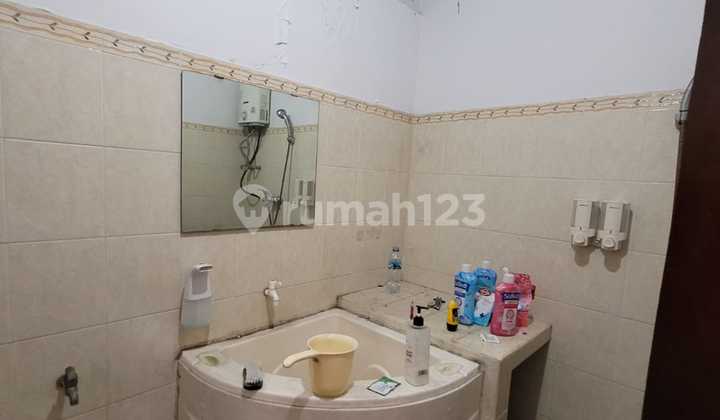 House Suitable for Commercial Space in Sayap Riau Bandung 2