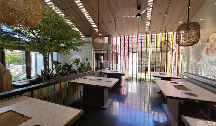 Ruang Usaha Luas di Mainroad Ciumbuleuit Bandung Utara