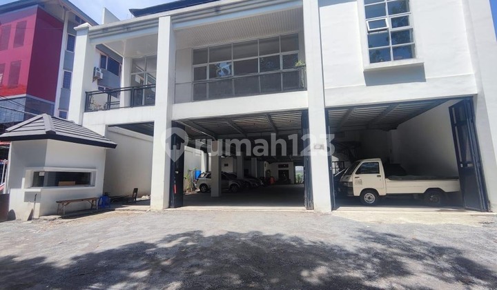 Gedung 3 Lantai di Pusat Kota Bandung - Cocok untuk Usaha & Kantor, Parkir Luas