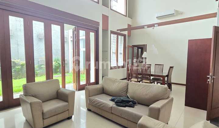 Rumah Asri Terawat 2 Lantai Semi Furnish di Setraduta 2