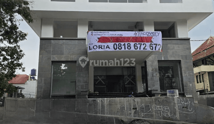 Gedung Strategis, 3 Lantai ada Lift dan Basement Cocok Untuk Ruang Usaha, Kantor, Kampus. di Surapati Bandung Kota 1