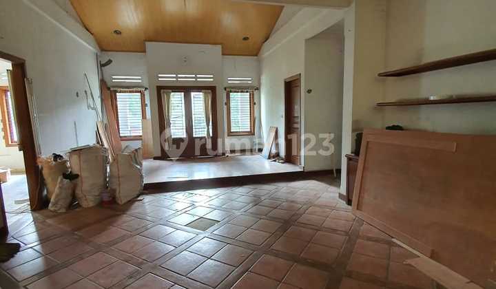 Rumah Terawat Lingkungan Nyaman 2 Lantai di Batununggal 2