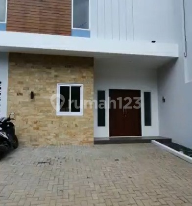 Disewakan Rumah Modern Minimalis Siap Huni di Setra Duta, Bandung. Lokasi Nyaman dan Tenang Disewakan Rumah Modern Minimalis Siap Huni di Setra Duta, Bandung. Lokasi Nyaman dan Tenang