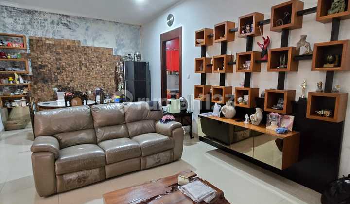 Rumah Minimalis Dengan Kolam Ikan di Batununggal Indah Bandung 2