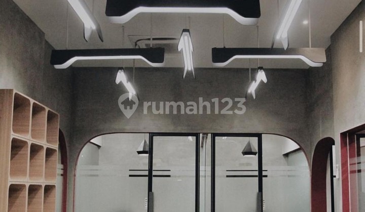 Commercial/Office Space on Mainroad Dago, Prestigious Location in Central Bandung