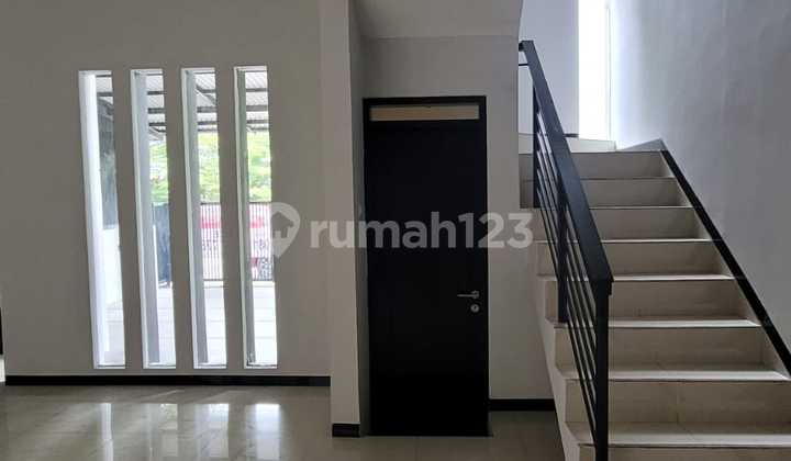 Dijual Rumah Nyaman Terawat 2 Lantai di Batununggal, Bandung 2