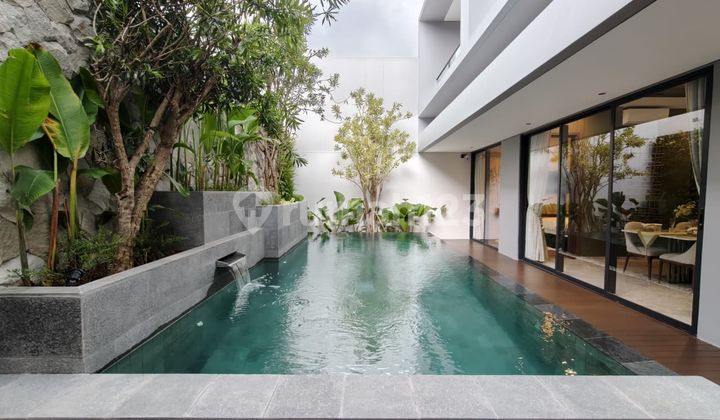 Premium Modern House Near Summarecon Mall Bandung - Elegant Design & Complete Facilities 2