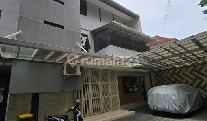 Disewakan Ruang Usaha 3 Lantai Sangat Strategis Cocok untuk Kantor atau Klinik di Sayap Riau Bandung Kota