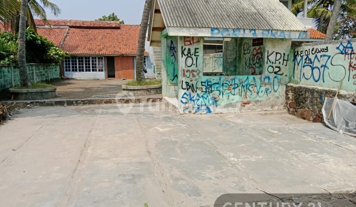 Villa Anyer Nempel Bibir Pantai Dekat Pasar 1
