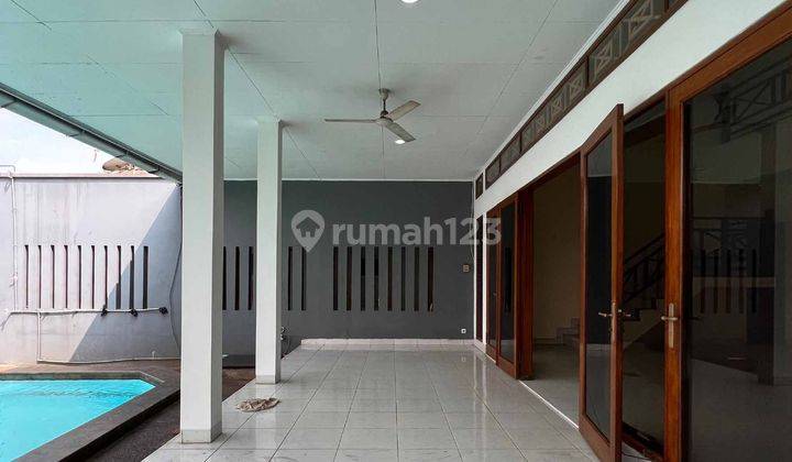 Rumah 2 Lantai Lokasi Strategis Dekat Jor Dan Mrt  2