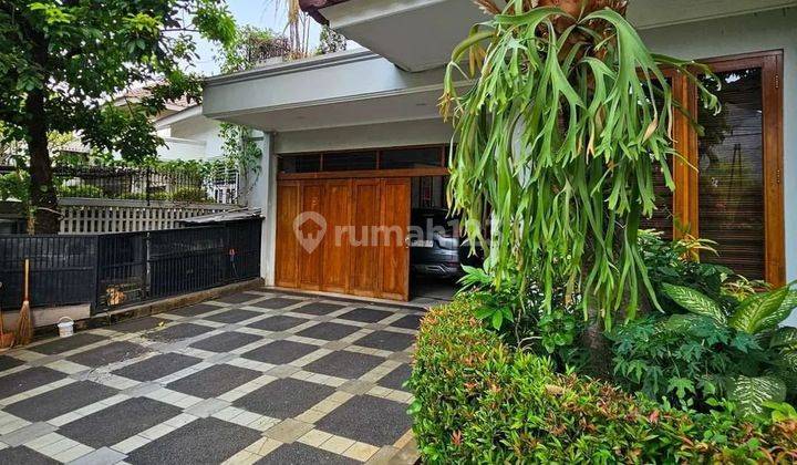 Rumah Terawat 2 Lantai
ada Kolam Renang Di Pondok Indah
 2