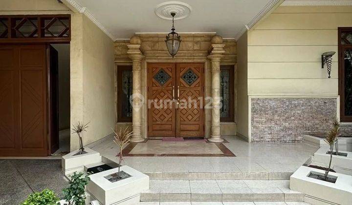 For Sale Kebayoran Baru
modern Classic House
-Senopati Area 2