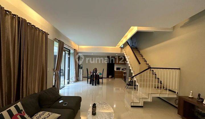 Rumah Modern Tropical Siap Huni
dalam Town House Veteran Bintaro 2