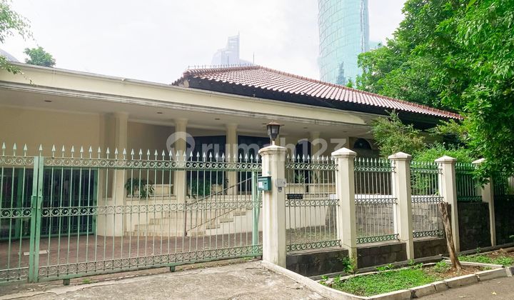 Rumah Hoek Old Money di Kuningan, Jaksel. Dekat Kuningan City