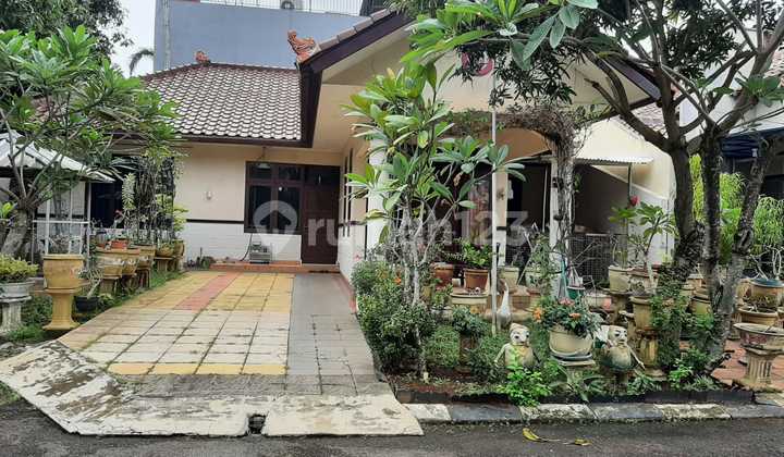 House in Clustersutera Harmoni, Alam Sutera. Close to the City Center.