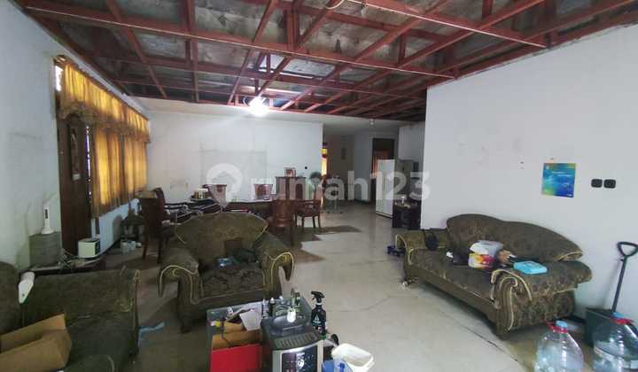 Bangunan Ex Rumah Di Jalan Raya Arjuna Utara, Jakbar