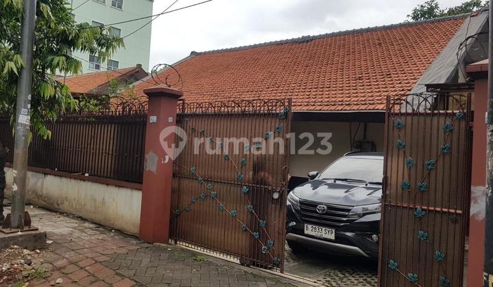 Rumah Di Pinggir Jalan Tebet, Jakarta Selatan. Lokasi Strategis