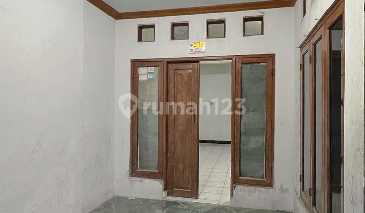 House in Medang Lestari, adjacent to Gading Serpong. House in Medang Lestari, adjacent to Gading Serpong.