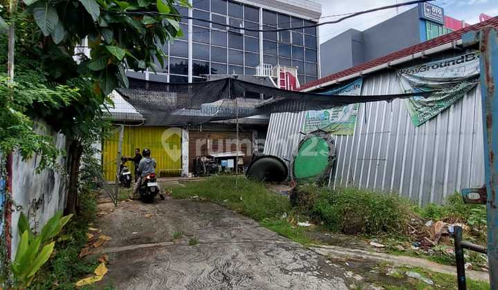 Facing the Road, 3 Shophouses in a Row at Dewi Sartika, Cawang, East Jakarta 2