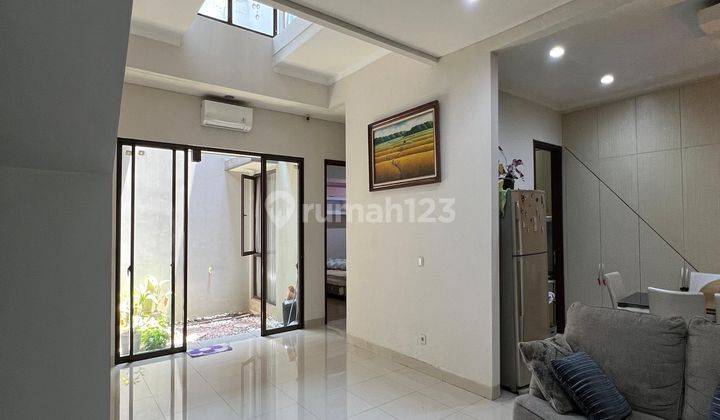 Rumah Bagus Prestigia, Eminent Bsd City. Dekat Pasar Modern 1