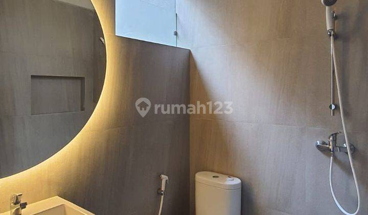 Rumah Baru Pakuwon City Gaya Minimalis Artistik  2