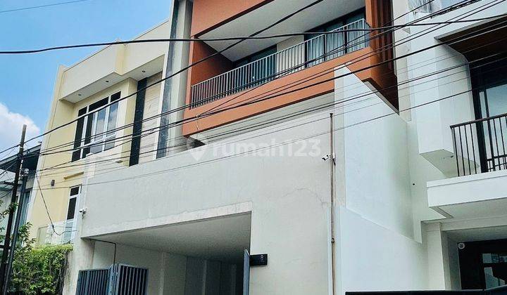 Rumah mewah 4 lantai di Jakarta Timur  2